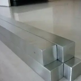 Austenitic 904L Stainless Steel Bar Nikel Tinggi Karbon Super Rendah